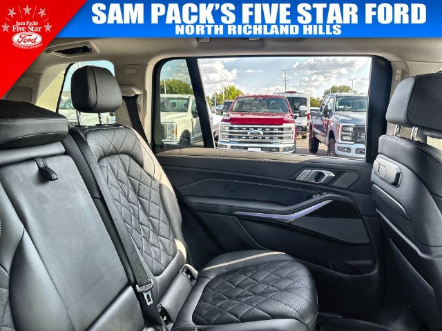 Used 2024 BMW X7 xDrive40i AWD/4WD image 16