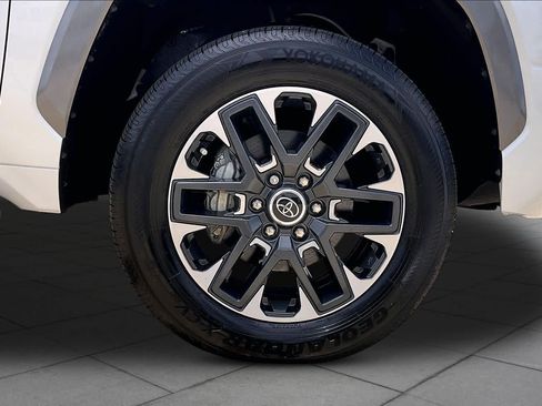 Used 2024 Toyota Tundra Limited AWD/4WD image 11
