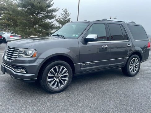 Used 2017 Lincoln Navigator Select image 23