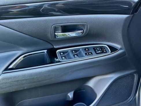 Used 2018 Mitsubishi Outlander SEL AWD/4WD image 19