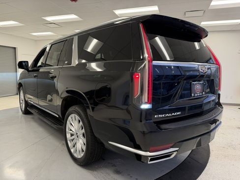 Used 2023 Cadillac Escalade ESV Luxury image 5
