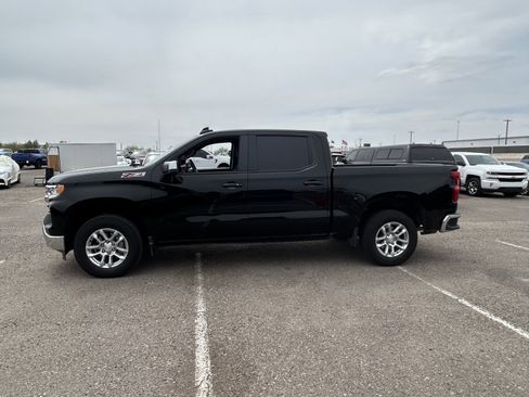 Used 2024 Chevrolet Silverado 1500 LT w/ Z71 Off-Road Package AWD/4WD image 2