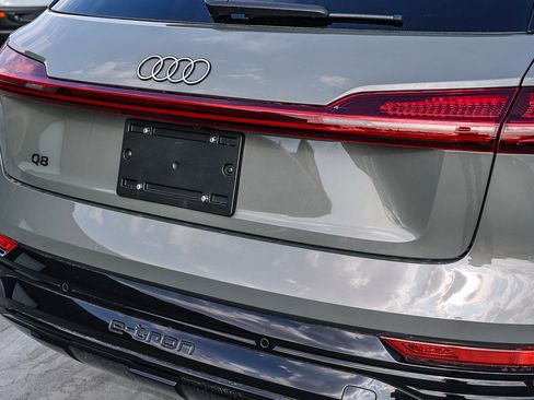 Used 2024 Audi Q8 e-tron Premium Plus w/ Premium Plus Package image 7