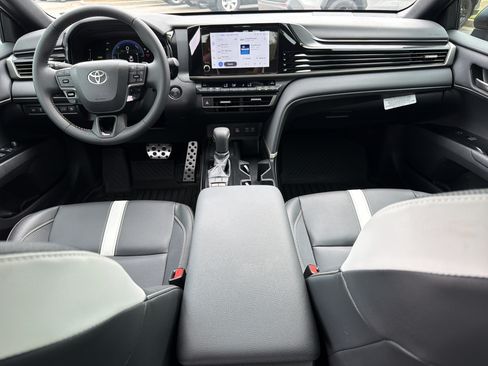 Certified 2025 Toyota Camry SE FWD image 4
