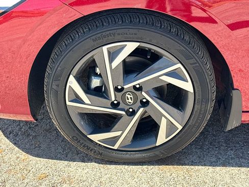 Used 2025 Hyundai Elantra Sport FWD image 11