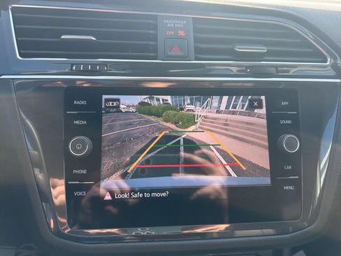 Certified 2023 Volkswagen Tiguan SE w/ Panoramic Sunroof Package FWD image 22