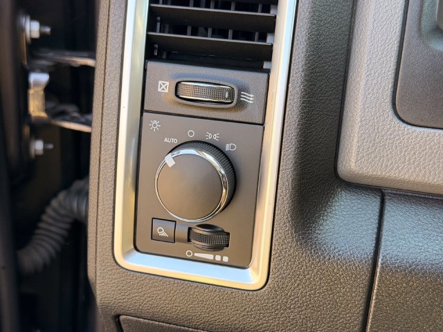 Used 2018 RAM 1500 Classic SLT AWD/4WD image 21