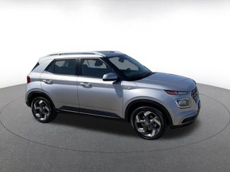 Used 2025 Hyundai Venue SEL FWD video 2