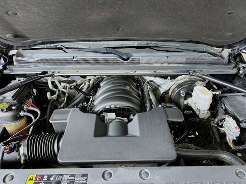 Used 2018 Chevrolet Suburban LT image 36