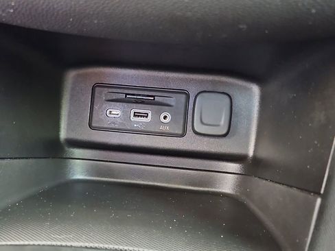 Used 2022 Chevrolet Equinox RS w/ RS Leather Package image 18