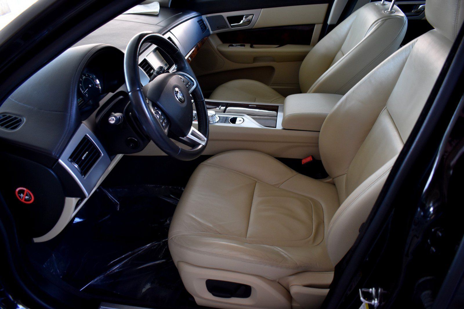 Used 2014 Jaguar XF 3.0 AWD/4WD image 24