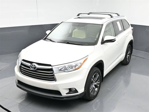 Used 2016 Toyota Highlander XLE AWD/4WD image 21