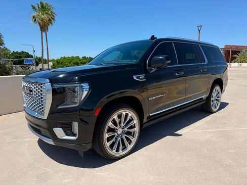 Used 2021 GMC Yukon XL Denali w/ Denali Premium Package AWD/4WD image 2