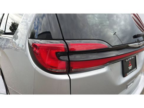 Used 2024 Chrysler Pacifica Touring-L FWD image 39