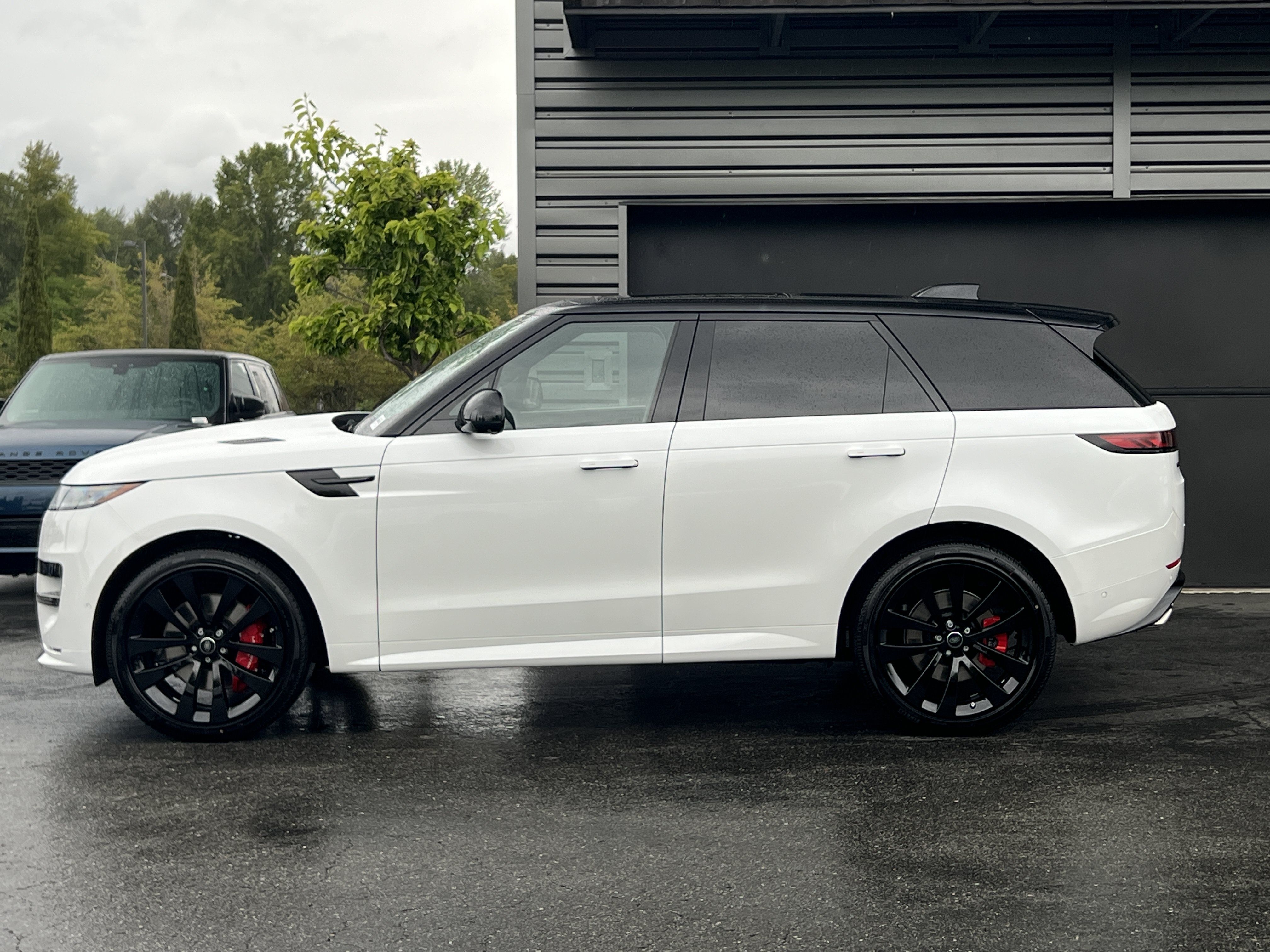 New 2025 Land Rover Range Rover Sport Dynamic SE AWD/4WD image 5