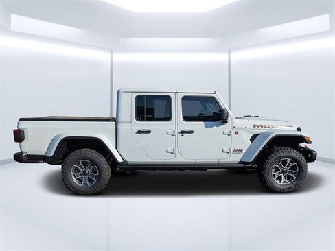 New 2026 Jeep Gladiator Mojave image 2