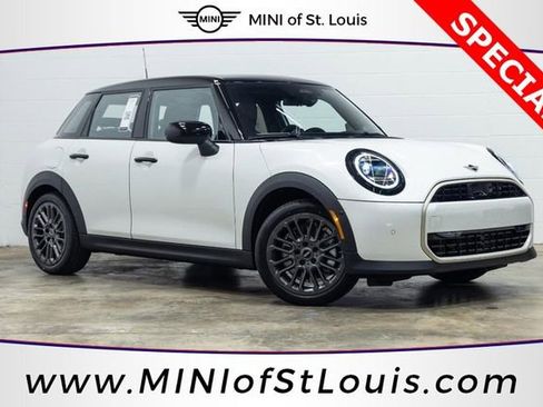 Used 2025 MINI Cooper 4-Door Hardtop image 1
