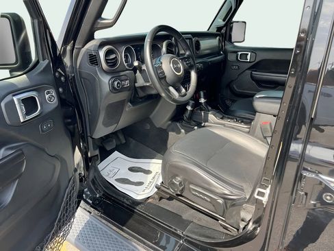 Used 2018 Jeep Wrangler Unlimited Sport S image 8