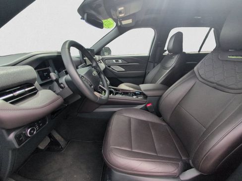 Certified 2025 Ford Explorer Platinum w/ LUX Leather Package AWD/4WD image 9