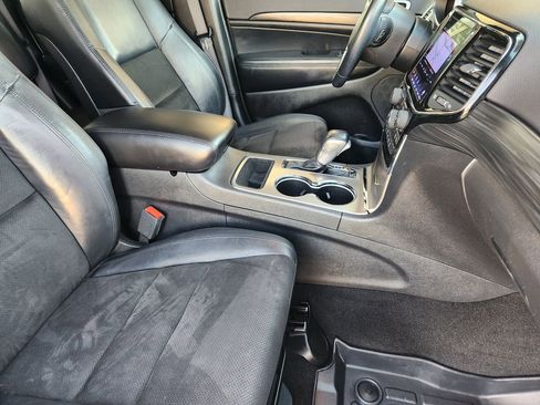 Used 2021 Jeep Grand Cherokee Laredo X RWD image 13