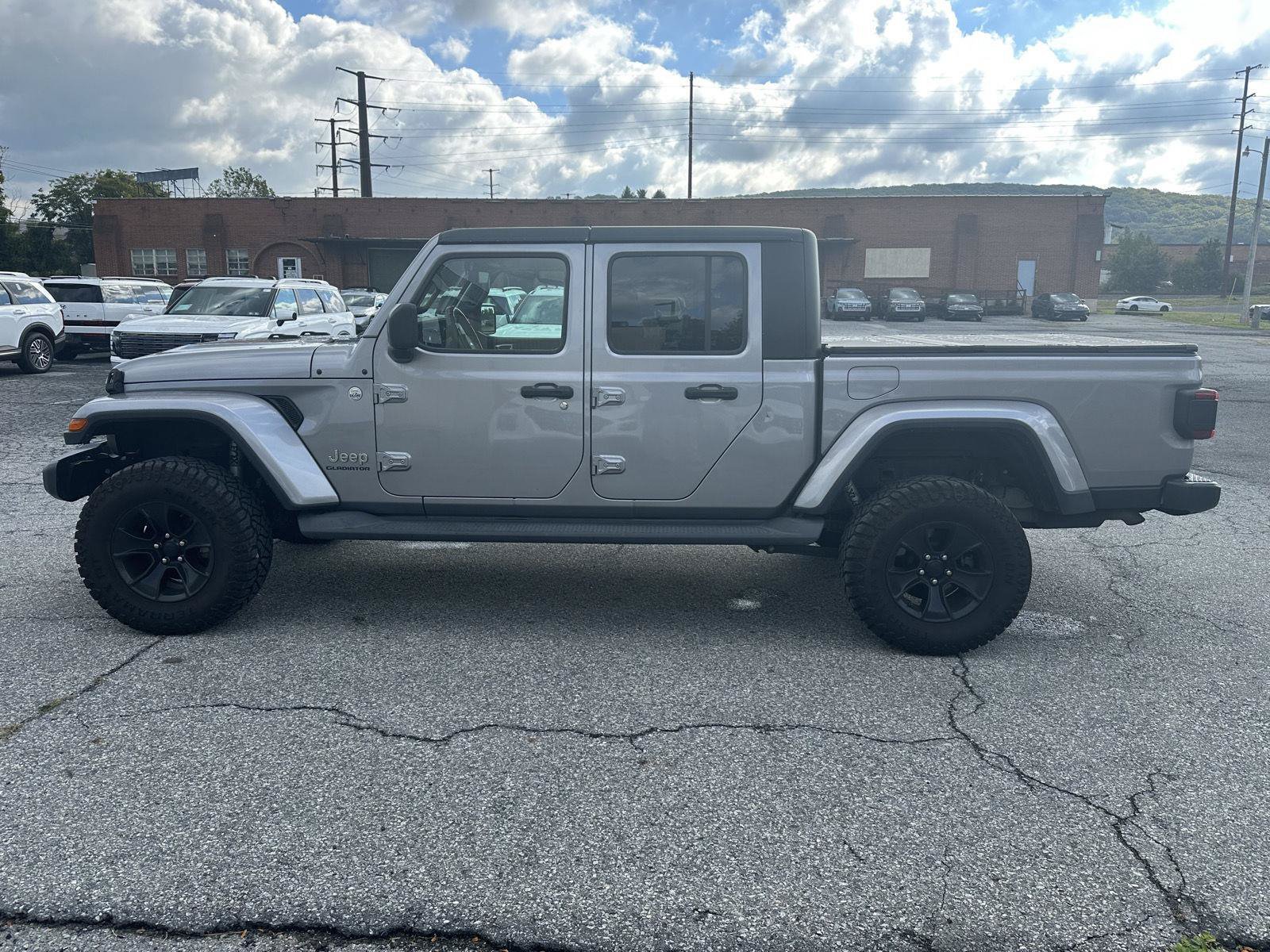 Used 2020 Jeep Gladiator Overland AWD/4WD image 5