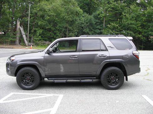 Used 2019 Toyota 4Runner TRD Off-Road Premium AWD/4WD image 9