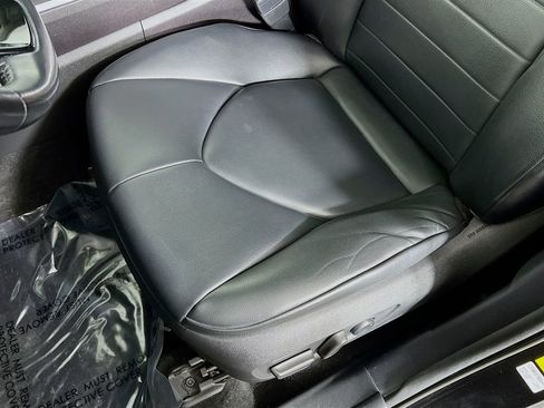 Used 2021 Toyota Highlander XLE image 19