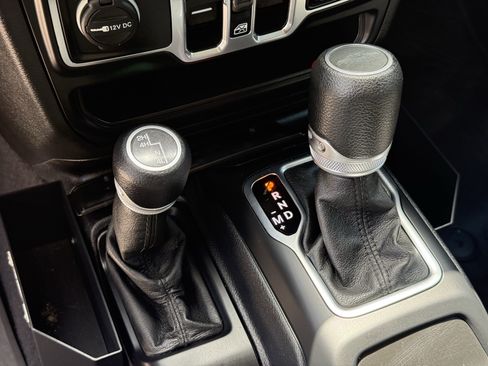 Used 2021 Jeep Gladiator Sport AWD/4WD image 23