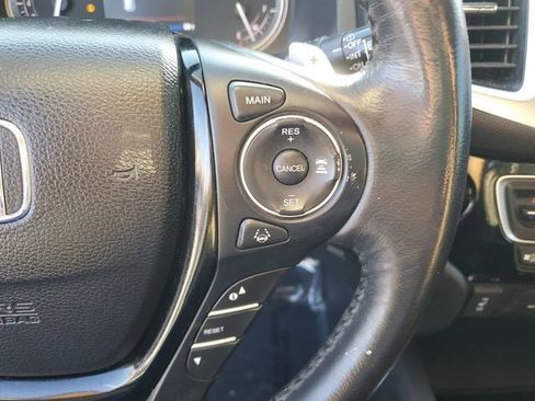 Used 2017 Honda Pilot Touring image 24