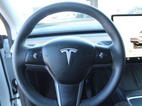 Used 2023 Tesla Model Y Long Range AWD/4WD image 16
