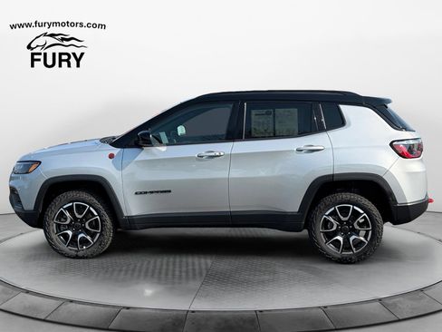 Used 2025 Jeep Compass Trailhawk AWD/4WD image 7