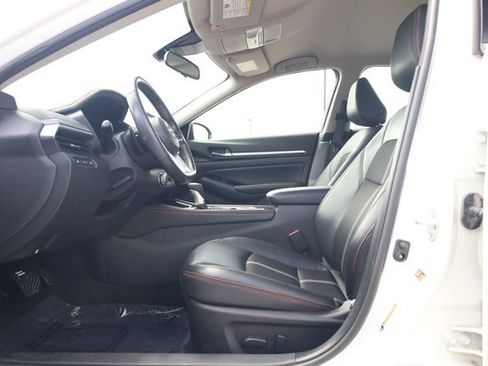 Used 2024 Nissan Altima 2.5 SR FWD image 10