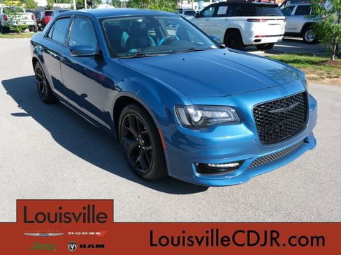 Used 2022 Chrysler 300 Touring L w/ Popular Equipment Group RWD image 1