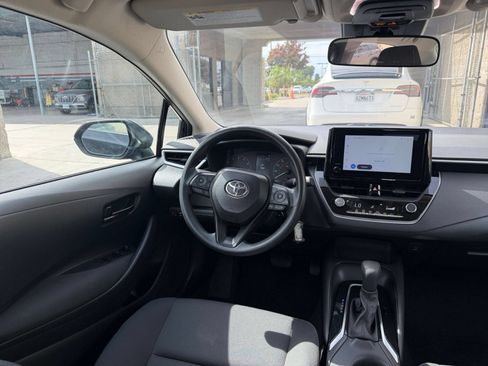 Used 2025 Toyota Corolla LE FWD image 32