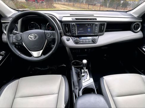 Used 2018 Toyota RAV4 Limited image 15