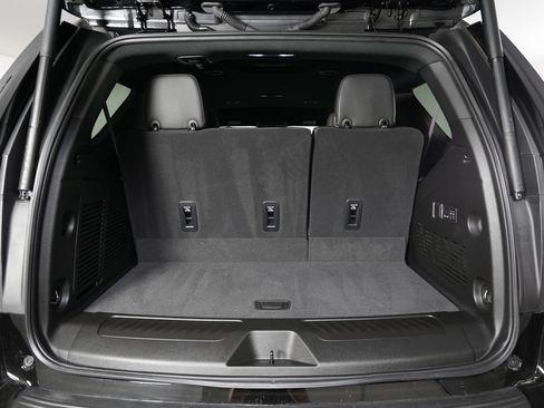 Used 2025 GMC Yukon Elevation w/ LPO, Yukon Black Package image 13