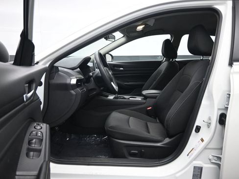 Used 2025 Nissan Altima 2.5 SV FWD image 22