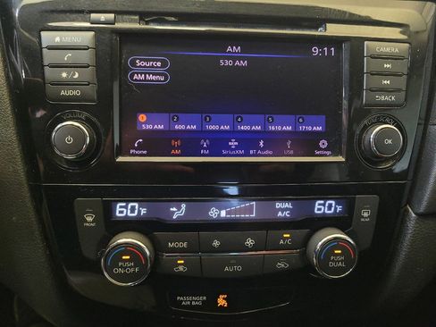 Used 2018 Nissan Rogue SV FWD image 25