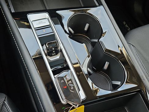 Used 2024 Volkswagen Atlas SE w/ Panoramic Sunroof Package image 15