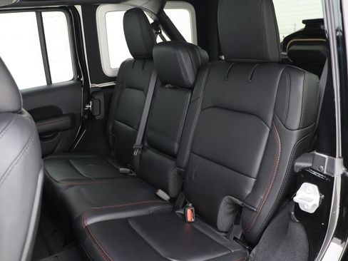 Used 2024 Jeep Wrangler Unlimited Rubicon AWD/4WD image 15