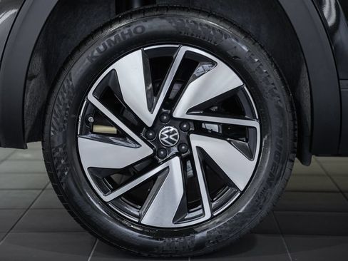 Used 2025 Volkswagen Atlas SE AWD/4WD image 15