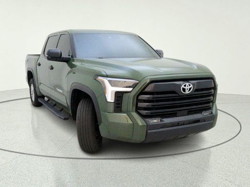 Used 2022 Toyota Tundra SR5 w/ SR5 Convenience Package AWD/4WD image 4