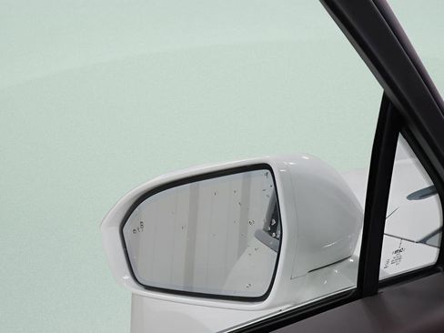 Used 2023 Lincoln Nautilus Reserve image 25