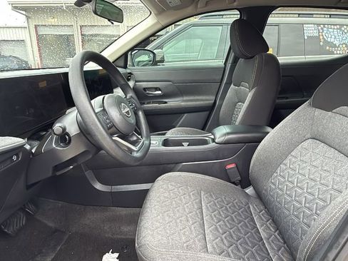 Used 2025 Nissan Kicks SV FWD image 4