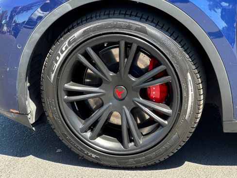 Used 2022 Tesla Model Y Performance AWD/4WD image 29