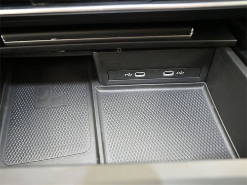 Used 2024 Volkswagen Atlas Cross Sport SE image 4