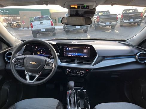 Used 2025 Chevrolet Trax LT w/ LT Convenience Package image 30