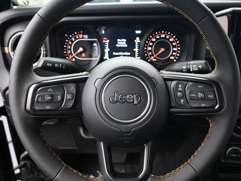 Used 2024 Jeep Gladiator Sport w/ Premium Package image 14