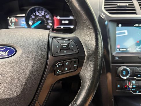 Used 2017 Ford Explorer XLT w/ Equipment Group 202A AWD/4WD image 35