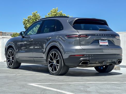 Used 2023 Porsche Cayenne AWD/4WD image 3